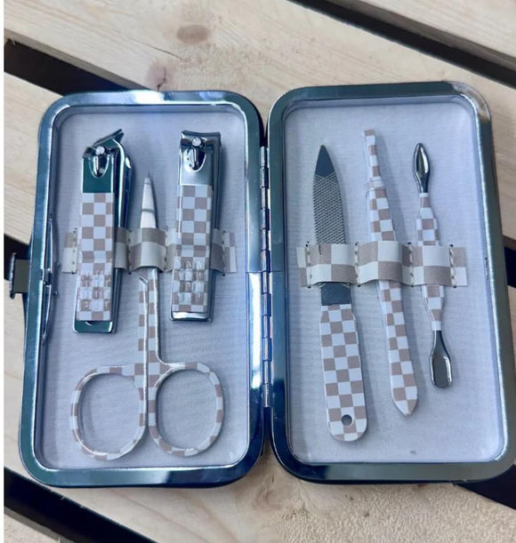 READY OR NOT MANICURE SET