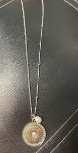 Win necklace with pearl