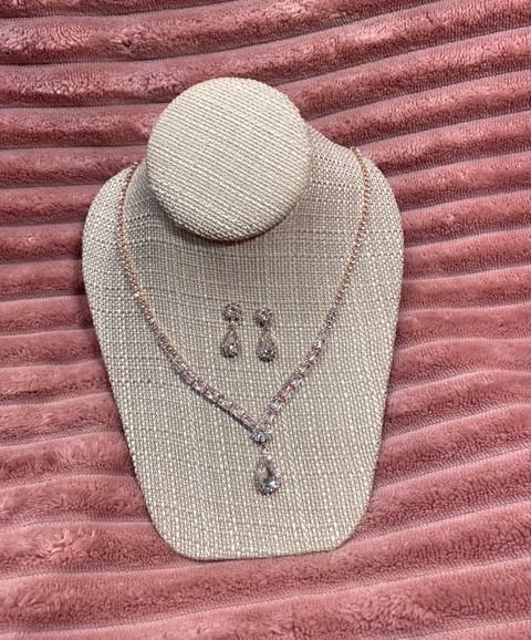Clear And Rose Gold Elegant Necklace Set