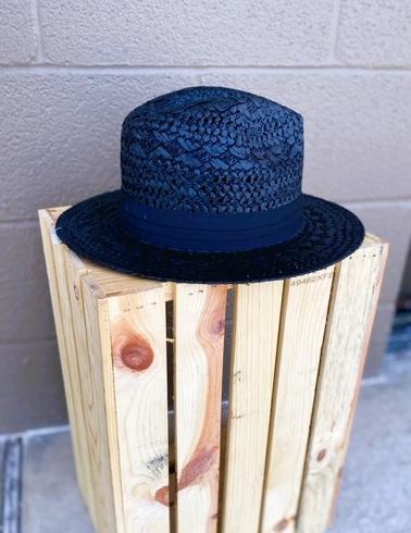 BLACK RUGGNIE HAT
