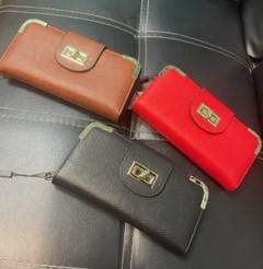 chain crossbody wallet