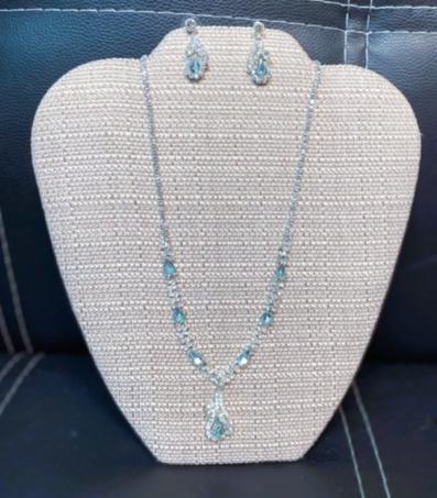 Silver teardrop Necklace
